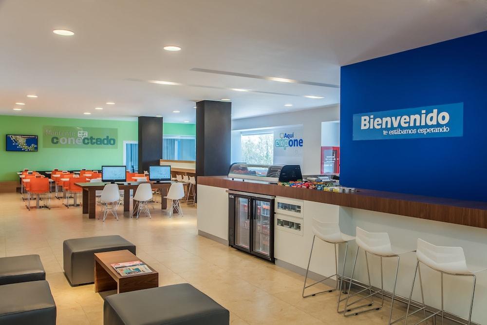 Sleep Inn Leon Antares Экстерьер фото
