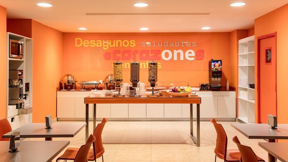 Sleep Inn Leon Antares Экстерьер фото